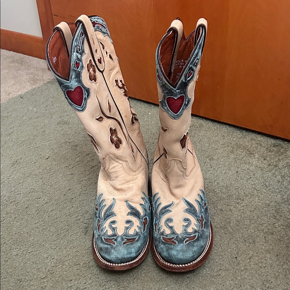 Women's Western Embroidered Dan Post Boots